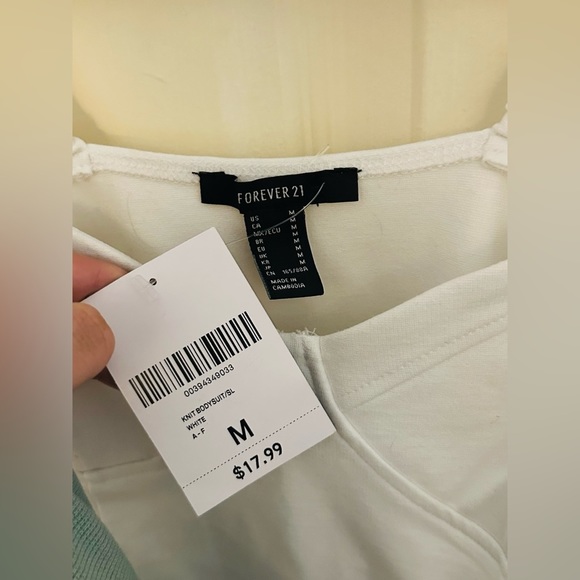 NWT white bodysuit with scrunch tank sleeve corset style size medium - Picture 2 of 5